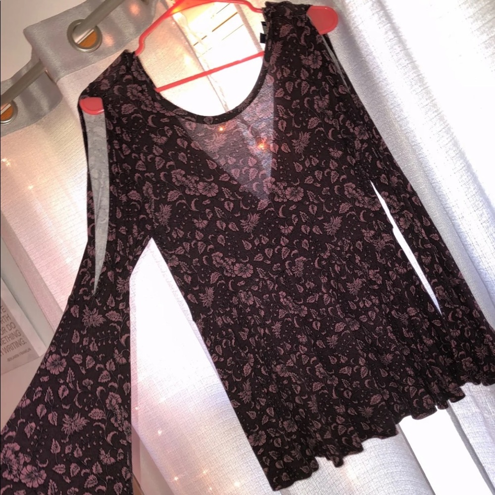 Open shoulder long sleeve